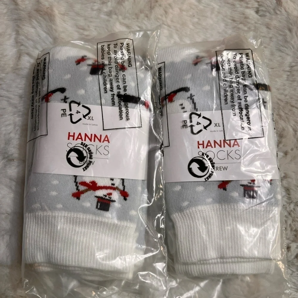 Hanna crew snowman socks youth size XL